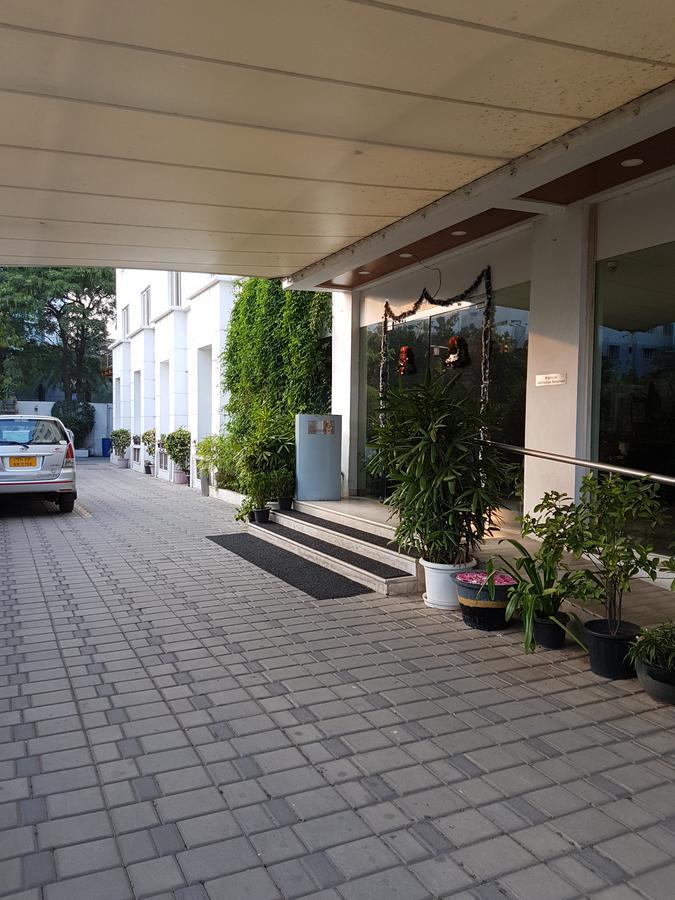 The Centre Point Hotell Chennai Exteriör bild
