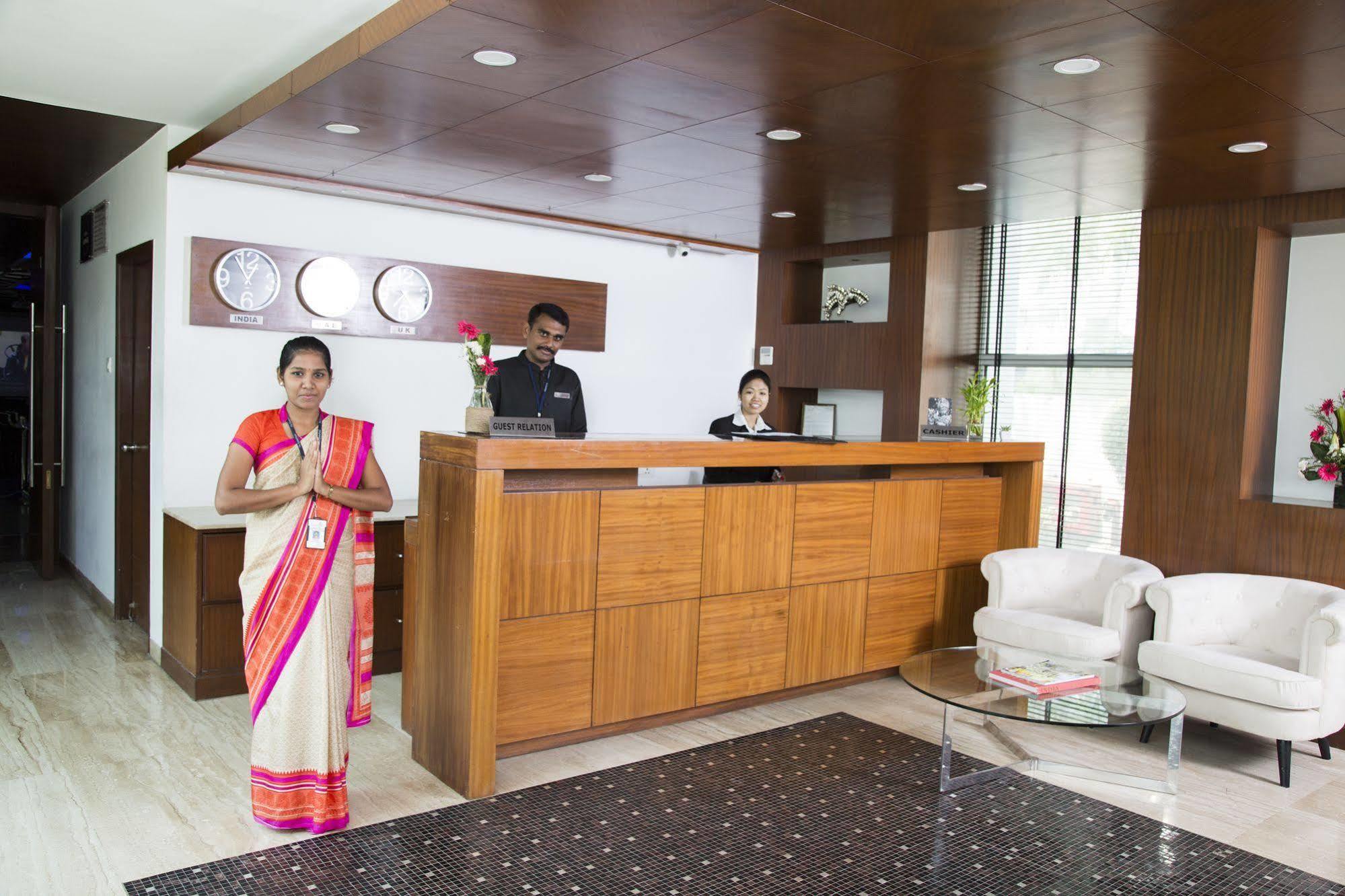The Centre Point Hotell Chennai Exteriör bild