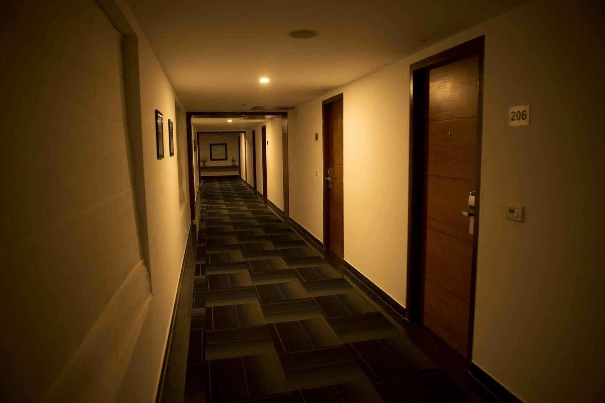 The Centre Point Hotell Chennai Exteriör bild